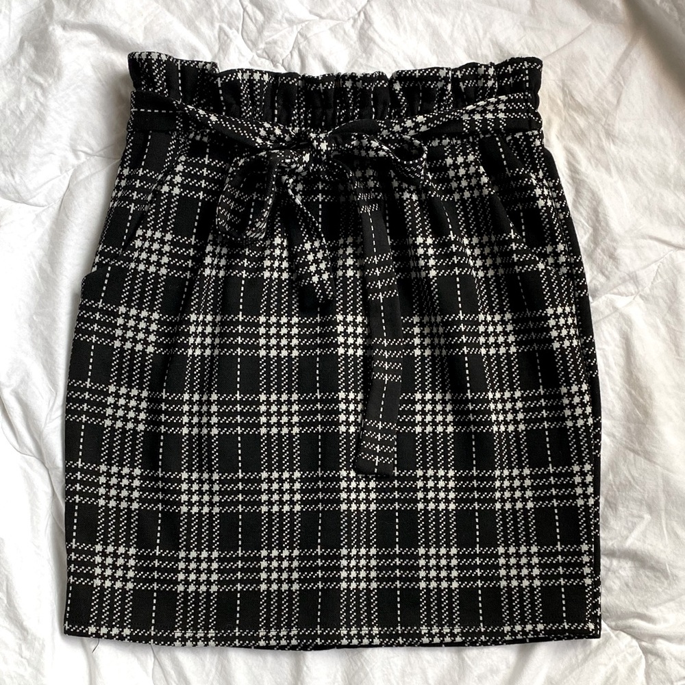 Super cute pleaded high waisted skirt